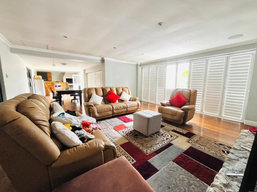 6 Bedroom Property for Sale in Gonubie Eastern Cape